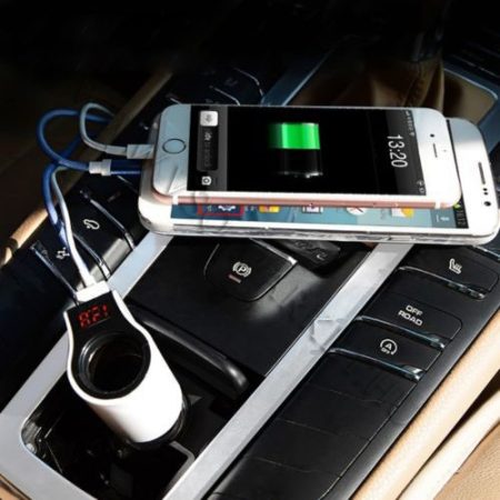 Autós szivargyújtó töltő, 12V 24V feszültségmérő, USB okostelefon töltő piros LED